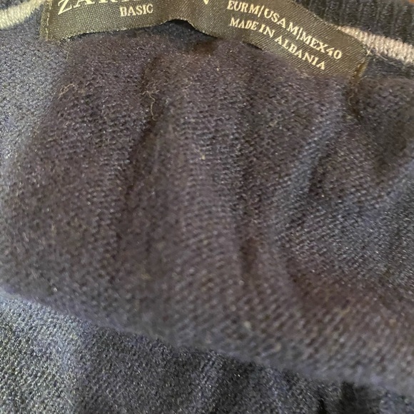 Zara Man V-Neck Pullover Sweater – Black, Medium - Picture 4 of 4